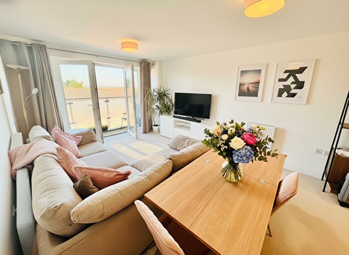 2 Bedroom Flat To Rent In Hinds Court, Perkins Gardens, Ickenham, Uxbridge, UB10