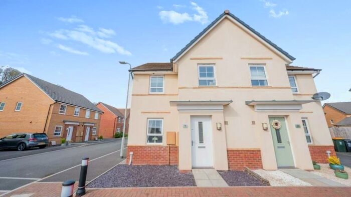 3 Bedroom House To Rent In Stradling Road, Rogerstone, Newport, NP10