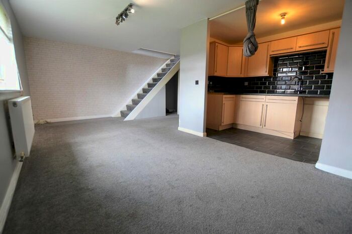 2 Bedroom Flat To Rent In Gatcombe Road, Bristol, BS13