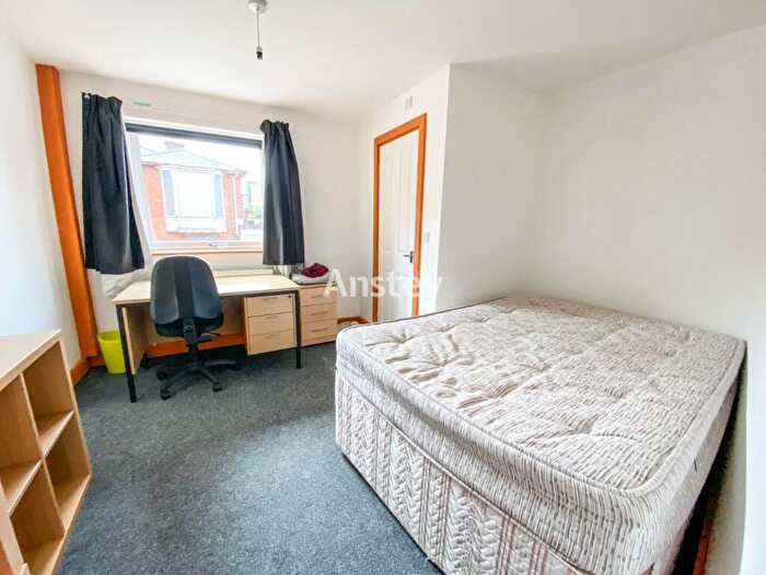 3 Bedroom Flat To Rent In Portswood Road, Southampton, Hampshire, SO17