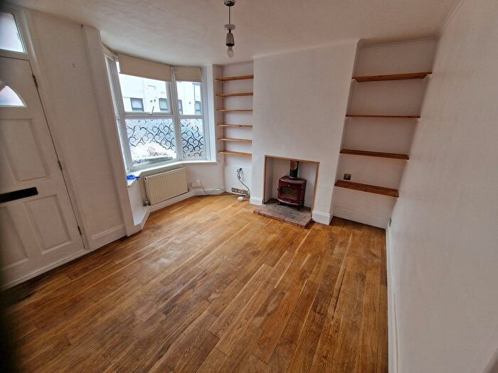 3 Bedroom Terraced House For Sale In Higham Road, Chesham, HP5