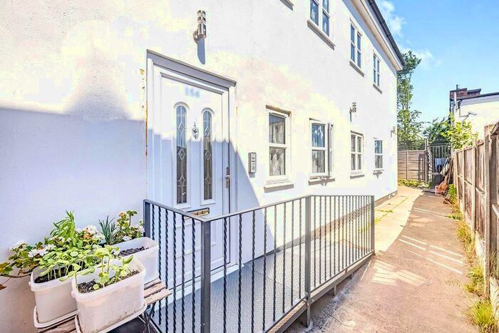 1 Bedroom Flat To Rent In St. Albans Road, Watford, Hertfordshire, WD24