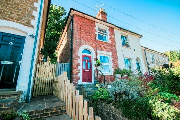 2 Bedroom Property To Rent In Latimer Road, Godalming, GU7