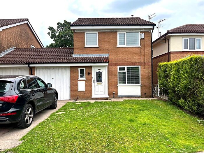 3 Bedroom Link Detached House To Rent In Strathmore Close, Ramsbottom, Bury, BL0
