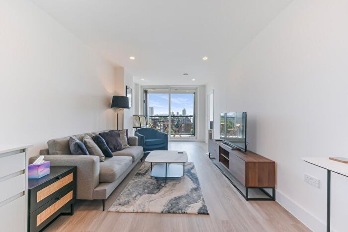 2 Bedroom Flat To Rent In Wyvil Road, Vauxhall, London, SW8