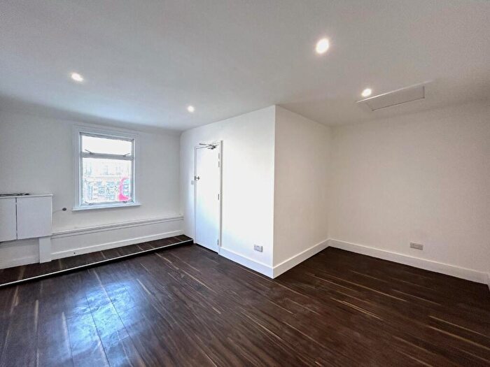 2 Bedroom Flat To Rent In Peckham High Street, Peckham, London, SE15
