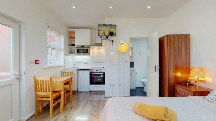 Studio To Rent In Blenheim Gardens, London, NW2
