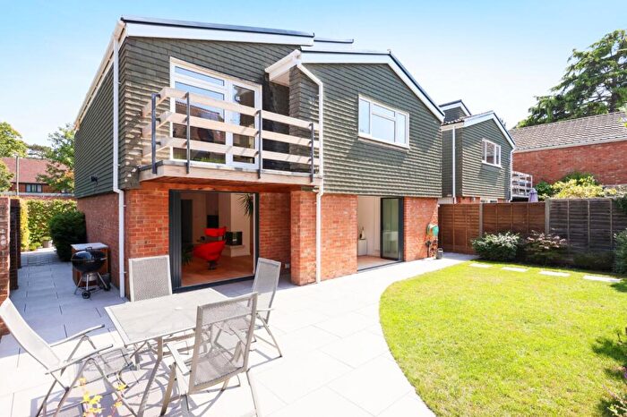 4 Bedroom Detached House For Sale In Gower Road, Weybridge, Surrey, KT13