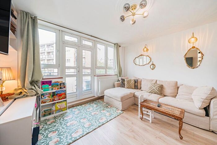 2 Bedroom Flat For Sale In Barclay Close, Fulham, SW6