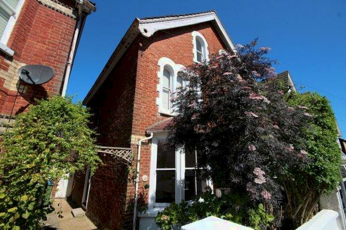 3 Bedroom House To Rent In Bedford Road, Horsham, RH13