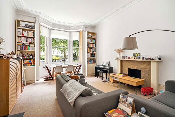 2 Bedroom Flat To Rent In St. Georges Square, London, SW1V