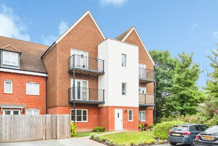 2 Bedroom Flat For Sale In Outfield Crescent, Wokingham, Berkshire, RG40