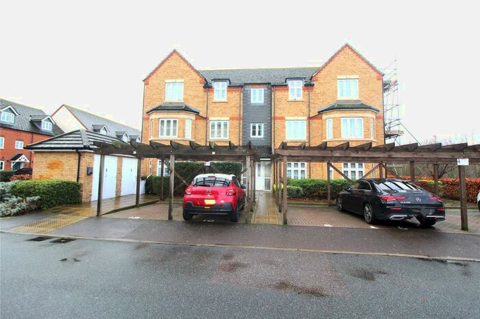 2 Bedroom Flat To Rent In Quarry Close, Gravesend, Kent, DA11