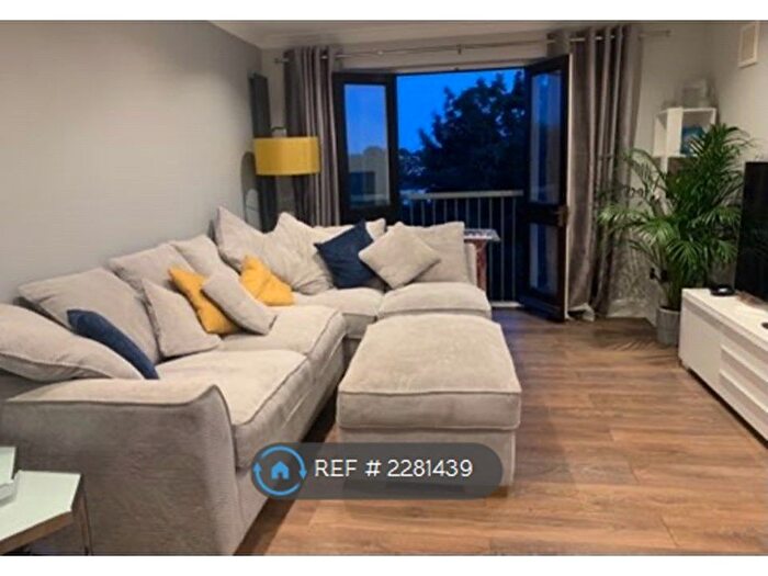 1 Bedroom Flat To Rent In Aidans Court, London, N12