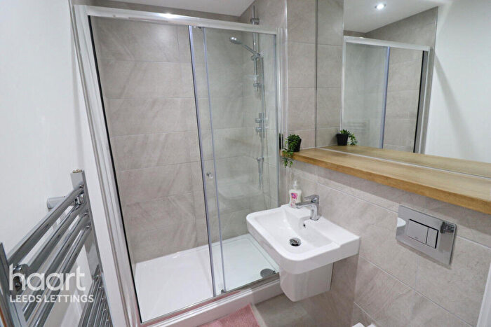 2 Bedroom Apartment To Rent In York Road, Leeds, LS9