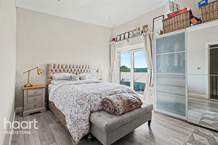 4 Bedroom Town House For Sale In Sandling Lane, Maidstone, ME14
