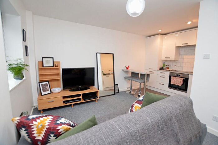 1 Bedroom Flat To Rent In Dene House Court, Leeds, LS2