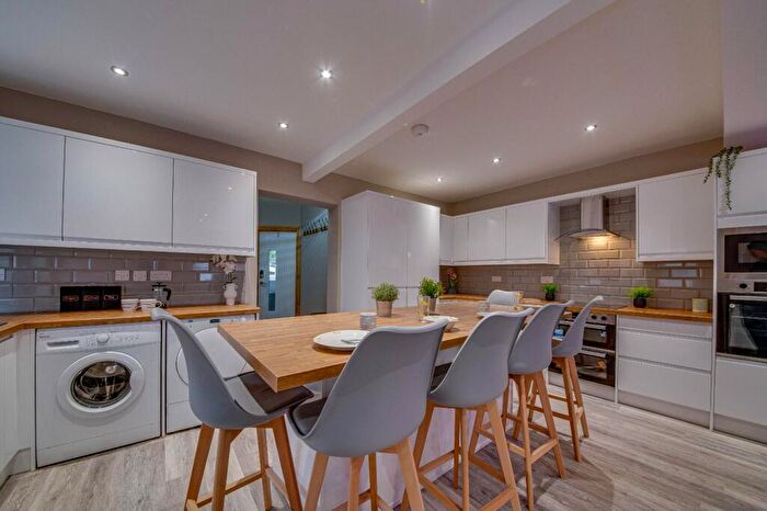 6 Bedroom Semi-Detached House To Rent In Ednaston Road, Nottingham, NG7