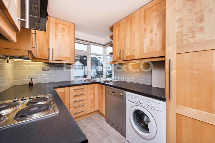 2 Bedroom Apartment For Sale In St Georges Road, Temple Fortune, NW11