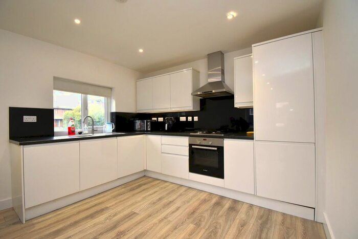 1 Bedroom Flat To Rent In Swakeleys Road, Ickenham UB10