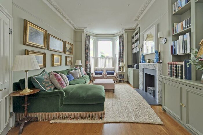 3 Bedroom Flat To Rent In Coleherne Road, Chelsea, London, SW10