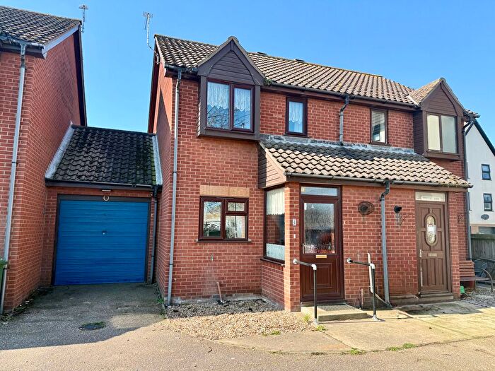 2 Bedroom Terraced House For Sale In Anchor Court, Southtown, NR31