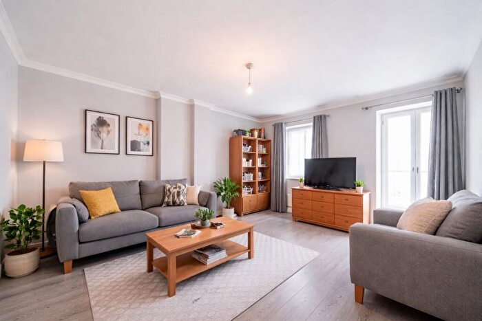 3 Bedroom Flat For Sale In Flat, Penfold Court Laburnum Road, Mitcham, CR4