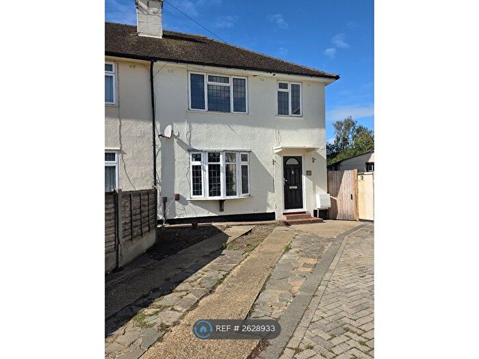 3 Bedroom Semi-Detached House To Rent In Broomfield Avenue, Leigh-On-Sea, SS9