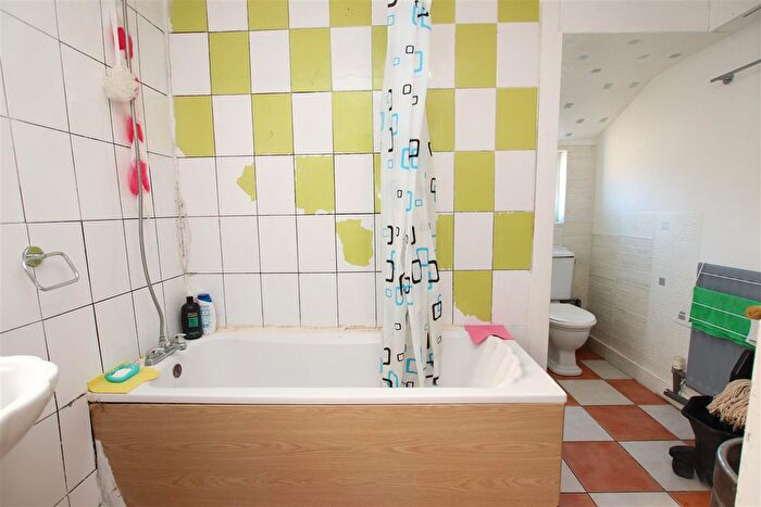 3 Bedroom Terraced House For Sale In Lowfield Street, Dartford, DA1