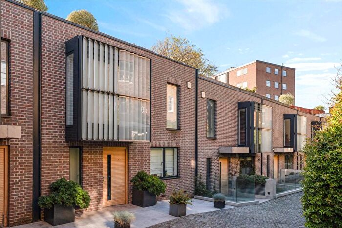 3 Bedroom Terraced House For Sale In River Street Mews, Clerkenwell, London, EC1R