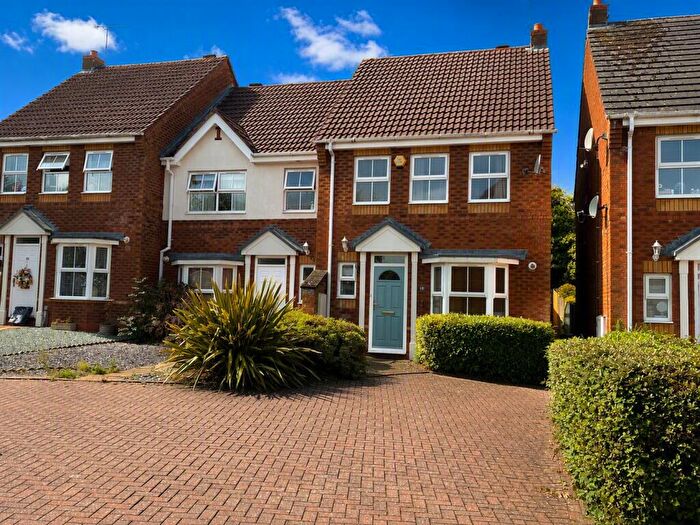 3 Bedroom End Of Terrace House For Sale In Watson Way, Balsall Common, CV7