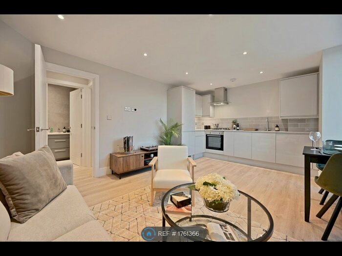 1 Bedroom Flat To Rent In Buckingham Place, High Wycombe, HP13