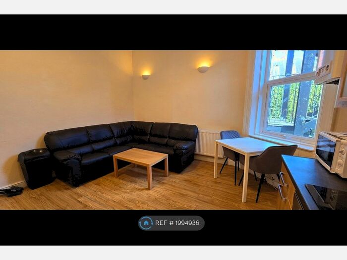 2 Bedroom Flat To Rent In Bennett Road, Leeds, LS6