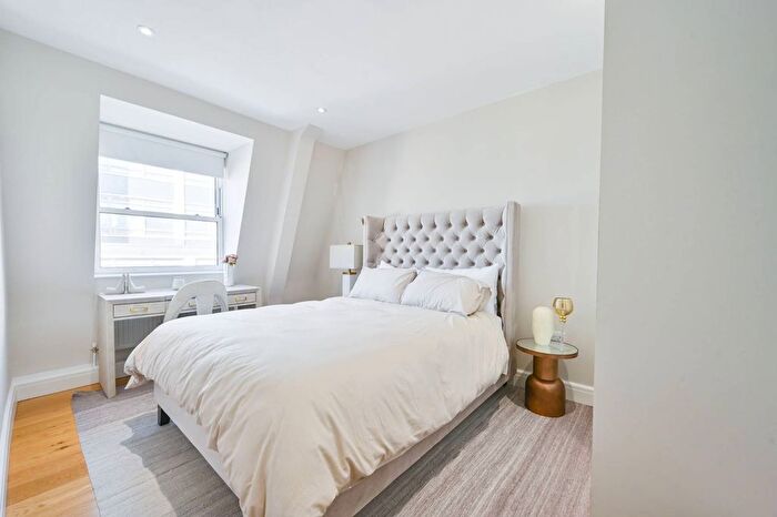 3 Bedroom Flat To Rent In Princeton Street, Bloomsbury, London, WC1R