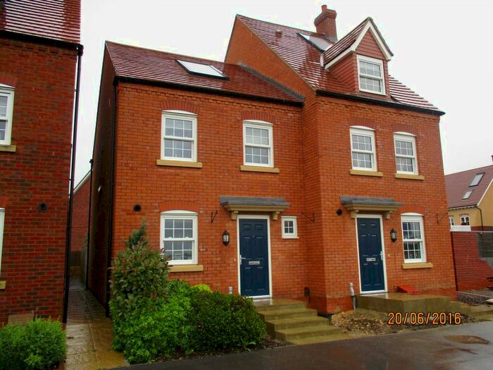 3 Bedroom Semi-Detached House To Rent In Wilkinson Road, Kempston, Bedford MK42