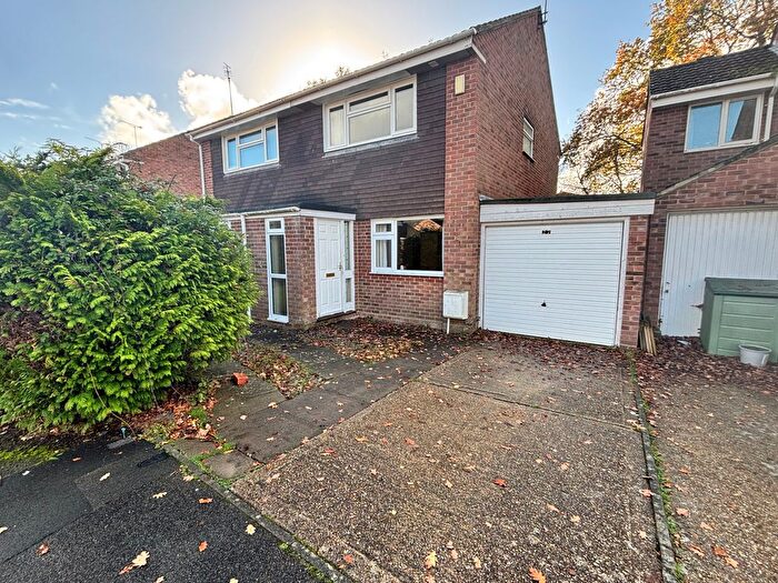 2 Bedroom Semi Detached House For Sale In Caledonia Drive, Dibden, SO45