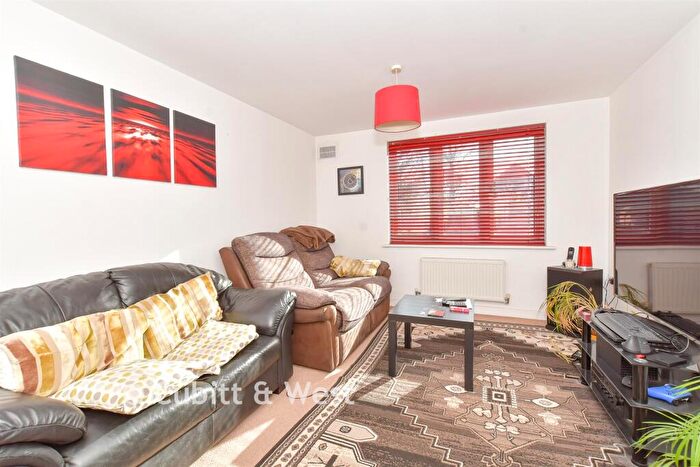 1 Bedroom Flat For Sale In Craigbank Court, Fareham, Hampshire, PO14