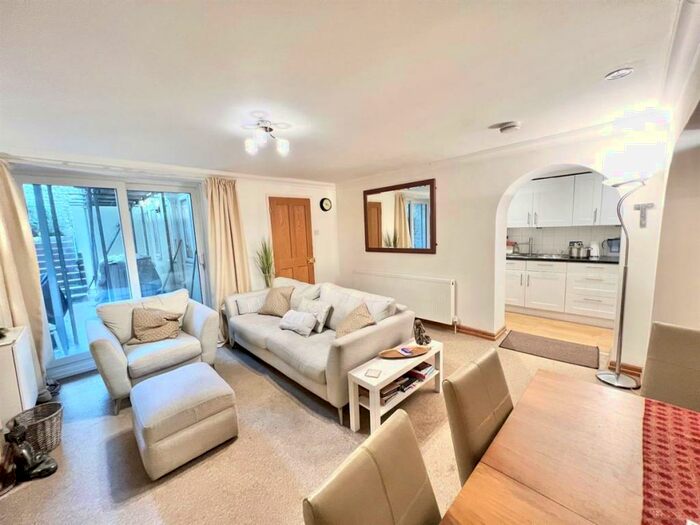 2 Bedroom Apartment To Rent In Marine Parade, Brighton, BN2