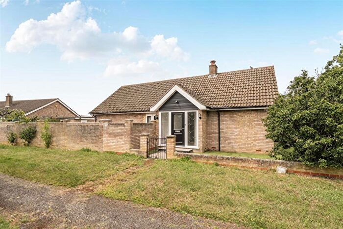 3 Bedroom Detached Bungalow For Sale In Sudeley Walk, Bedford, MK41