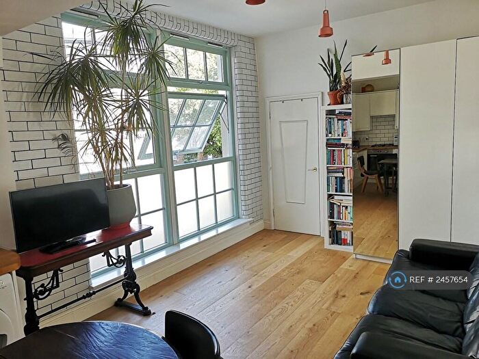 2 Bedroom Flat To Rent In Urswick Road, London, E9