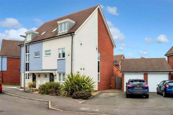 5 Bedroom Town House To Rent In Littlestone Gate, Broughton, Milton Keynes, MK10