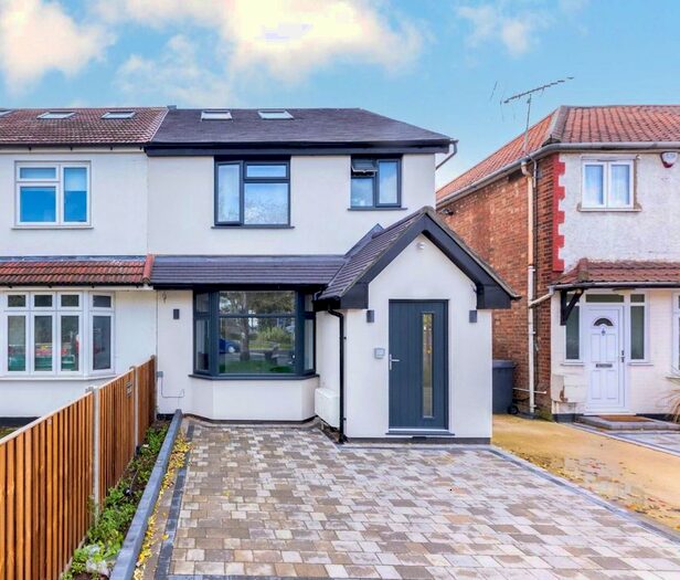 2 Bedroom Flat To Rent In Watford Way, London, NW4