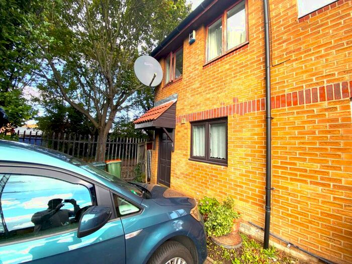 2 Bedroom House To Rent In Thomas Cribb Mews, Beckton, E6