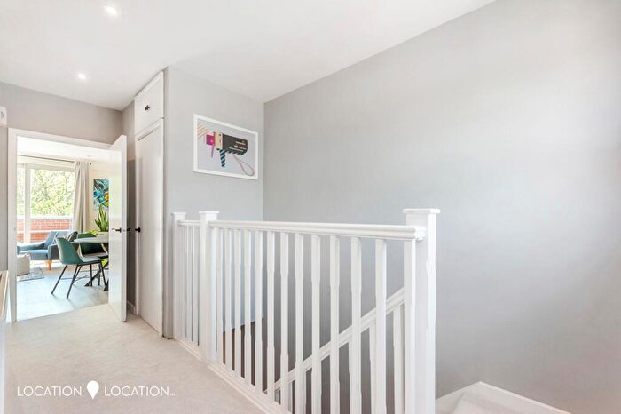2 Bedroom Flat For Sale In Manor Road, Latitude Apartments, N16