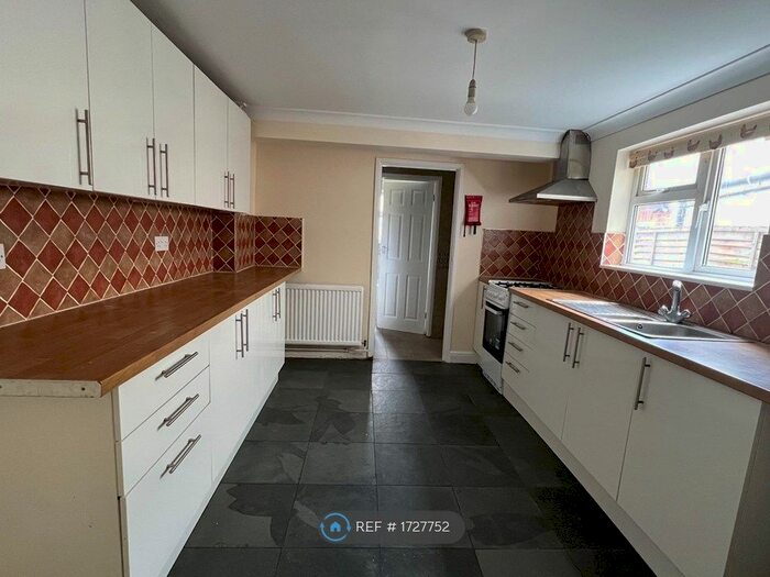 6 Bedroom Terraced House To Rent In Ford End Road, Bedford, MK40