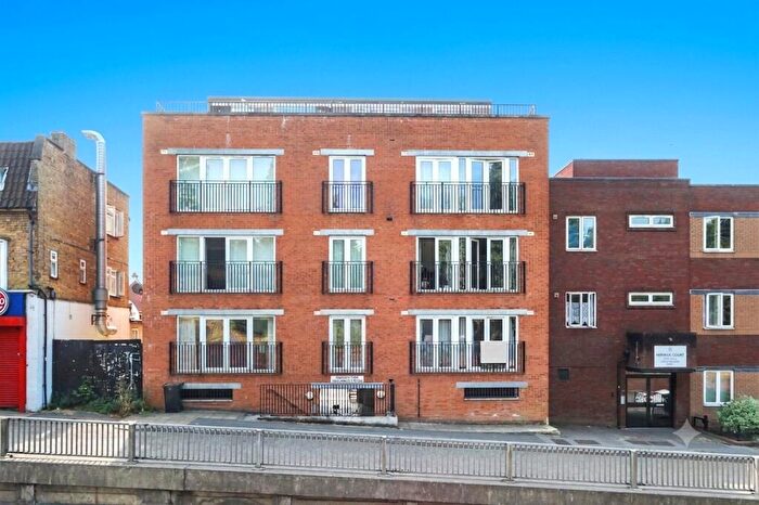 2 Bedroom Apartment For Sale In London Road, Camberley, Surrey, GU15