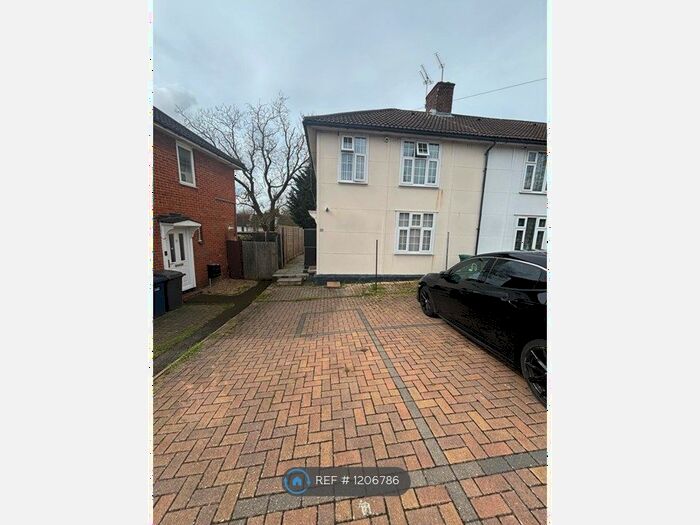 6 Bedroom Semi-Detached House To Rent In Wenlock Road, Edgware, HA8