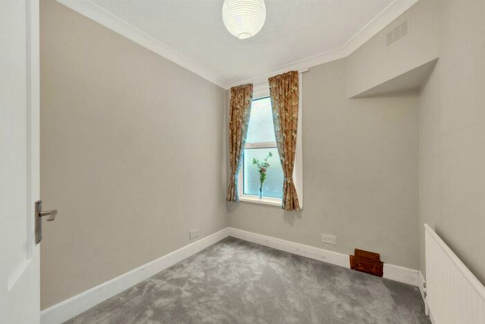 2 Bedroom Flat For Sale In Morgan Road, Bromley, BR1