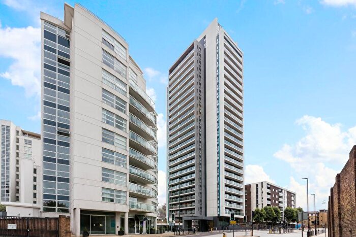 3 Bedroom Flat To Rent In Horizons Tower, Yabsley Street, London, E14