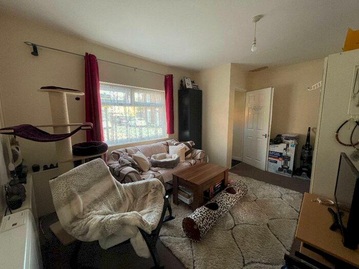 1 Bedroom Flat To Rent In Field Road, Reading, RG1